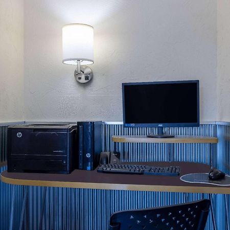 Travelodge By Wyndham Livingston Dış mekan fotoğraf