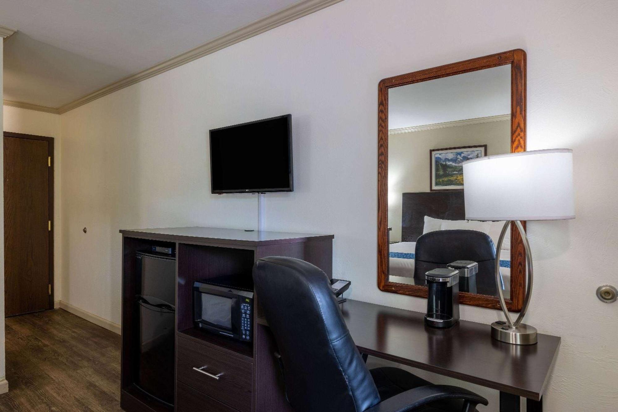 Travelodge By Wyndham Livingston Dış mekan fotoğraf